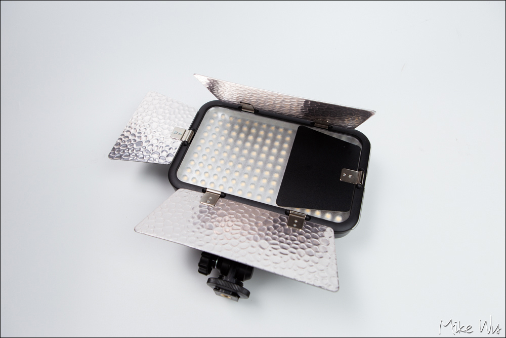 【開箱】神牛 LED170 II，可用鋰電池也可以用三號電池，便攜好用的 LED 補光燈 @麥克Wu的生活攝影札記