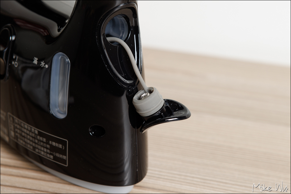【開箱】Panasonic 掛燙2合1蒸氣熨斗 NI-FS560-K，適合小空間者使用 @麥克Wu的生活攝影札記