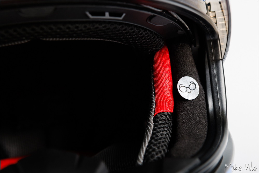 【開箱】ZEUS ZS-1600 AK6 碳纖維全罩安全帽，輕．就是買它的理由 @麥克Wu的生活攝影札記