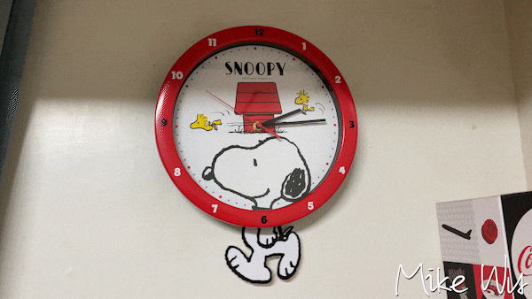 【開箱】Snoopy 搖擺掛鐘，讓房間多增添了一份可愛 @麥克Wu的生活攝影札記