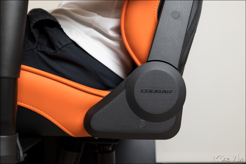【開箱】COUGAR ARMOR AIR 電競椅，一款能自由變換皮椅／網椅型態的電競椅 @麥克Wu的生活攝影札記