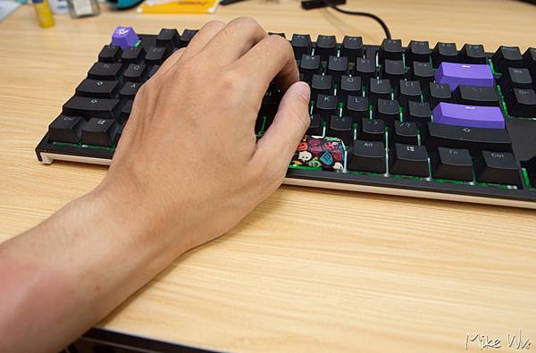 【開箱】HyperX Wrist Rest全尺寸鍵盤手托，極致舒適的鍵盤手托 @麥克Wu的生活攝影札記